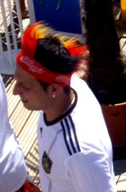 dem haben sich schon vor dem Spiel die Haare hochgestellt.