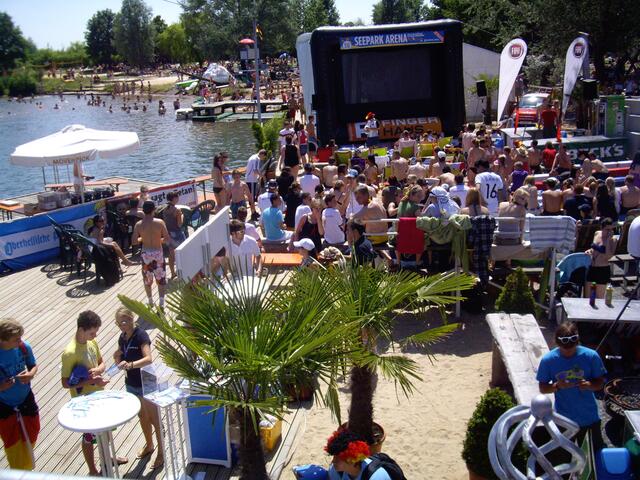 14:30 im See tummeln sich immer noch die Badegäste