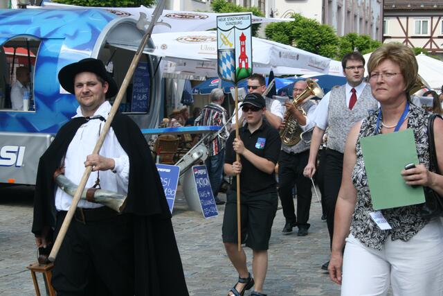 Der Umzug erreicht den Marktplatz