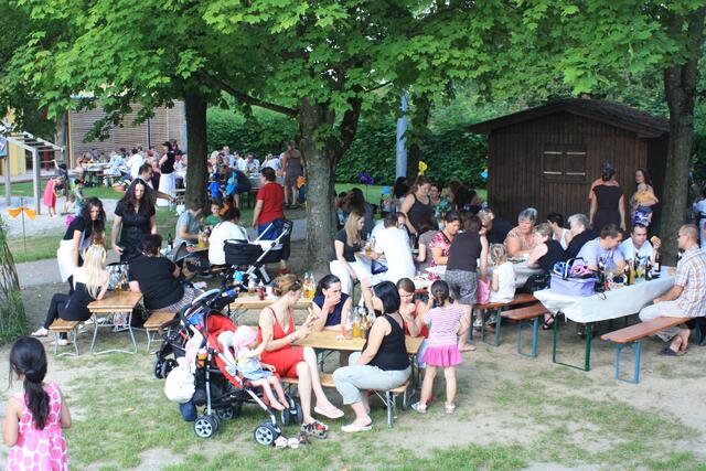 geselliges Beisammensein nach der Modenschau | Foto: Andreas Schnepp