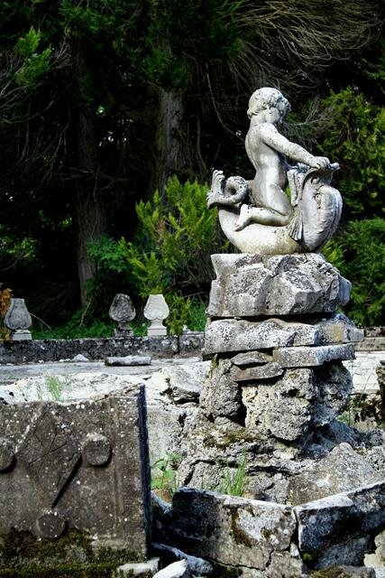 ... der "Delphin-Brunnen"