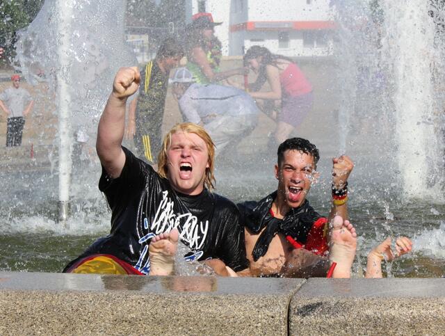 Abkühlung im Brunnen