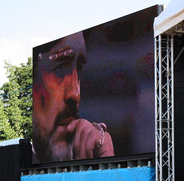 Fassungslos und den Tränen nahe: Argentiniens Trainer Diego Maradona vermisst die Hand Gottes