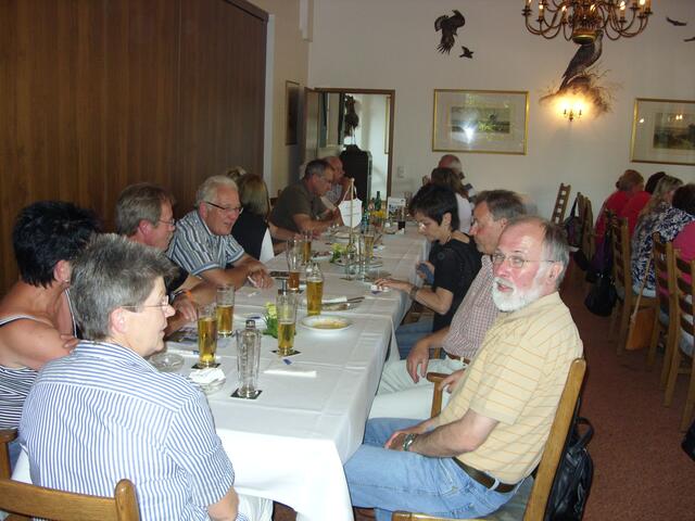 Alles wartet aufs Abendessen