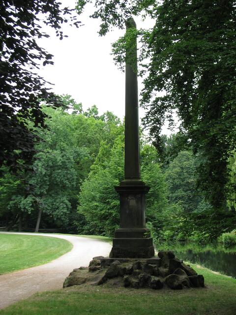 Obelisk (Hundestein) im Georgengarten Hannover (©Katja Woidtke) | Foto: Katja Woidtke