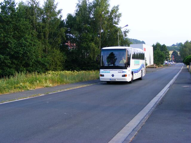 da kommt er ja, der bus