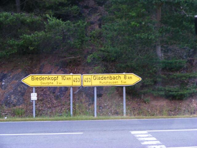 die nette stimme aus dem Navi: "bitte links abbiegen"