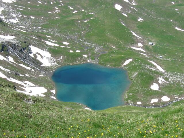 klarer Bergsee, gespeist vom Schmelzwasser