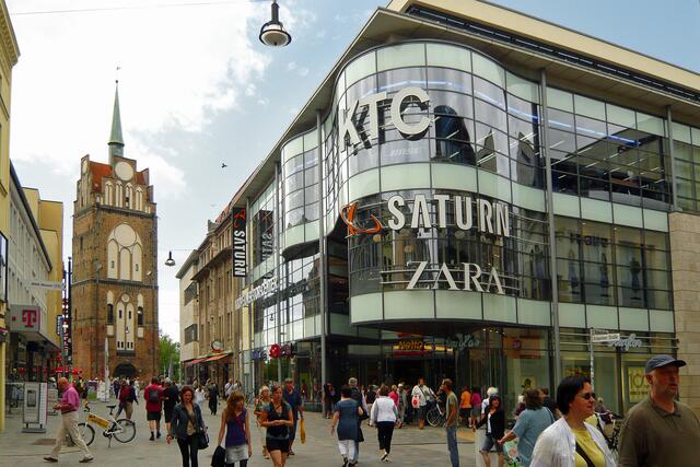 Das Kröpeliner Stadttor und das nach ihm benannte Einkaufszentrum