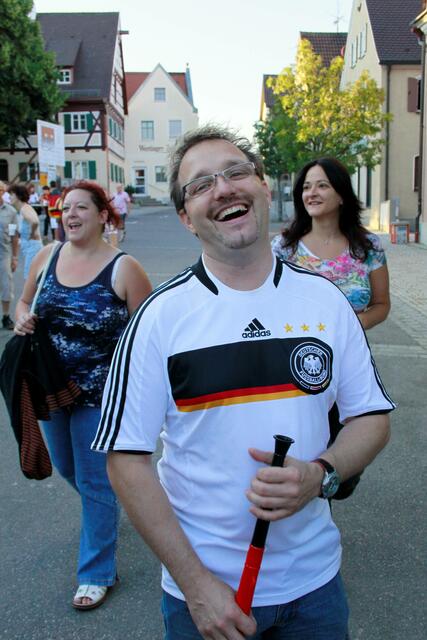 Wenn der Oli da ist kann man sich auch mal den Fuß vertreten. Er hat schließlich das gleiche Kühlmittel wie Dr. Müller-Wohlfahrt