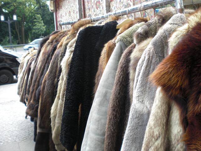 Hat mich gewundert, dass hier Pelze angeboten werden