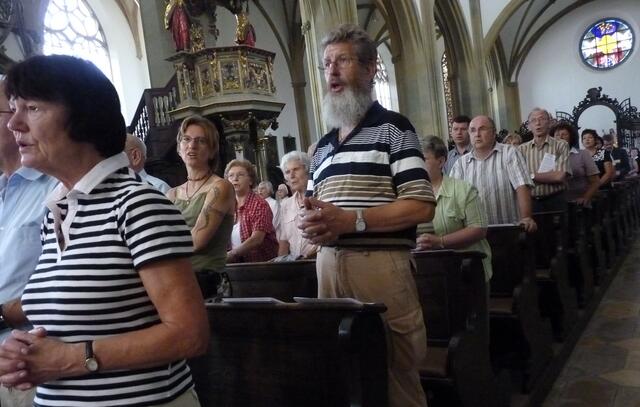 Dort empfangen alle Pilger den Segen mit dem Ulrichskreuz
