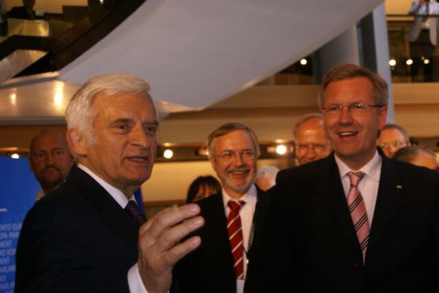 Bundespräsident Christian Wulff (re.) zu Besuch in Strassburg. Der Präsident des EP, Jerzy Buzek (l.) begrüßte ihn.