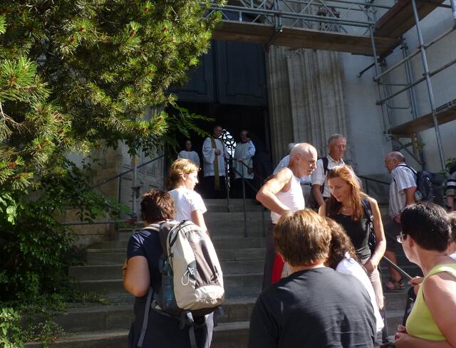 Mosignore, Stadtpfarrer Franz Wolf empfängt die Krumbacher Wallfahrer
