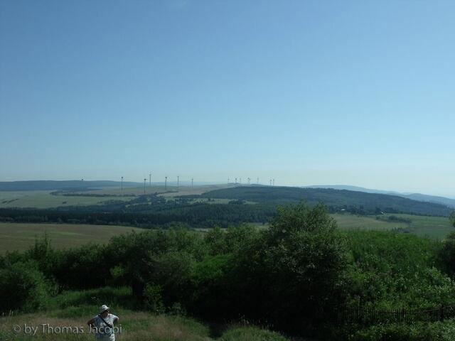 Auf dem Mednik. Blick zum Windpark Jöhstadt.