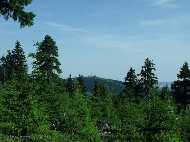 Auf dem Klinovec: Blick zum Fichtelberg.