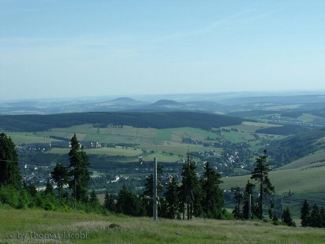 Auf dem Klinovec: Blick zum Bärenstein und Pöhlberg.