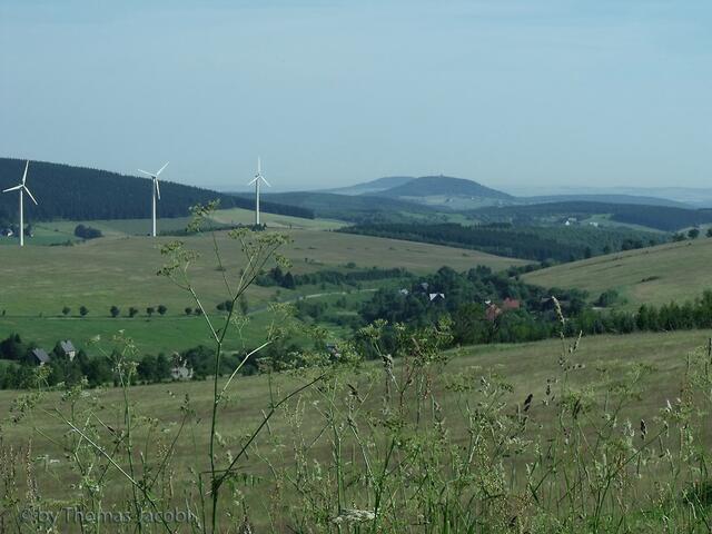 Auf dem Weg vom Klinovec nach Medenec: Blick zum Bärenstein und Pöhlberg.