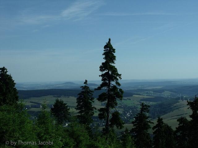 Auf dem Klinovec: Blick zum Bärenstein und Pöhlberg.