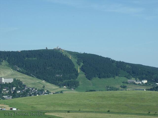 Auf dem Weg vom Klinovec nach Medenec: Blick zum Fichtelberg.