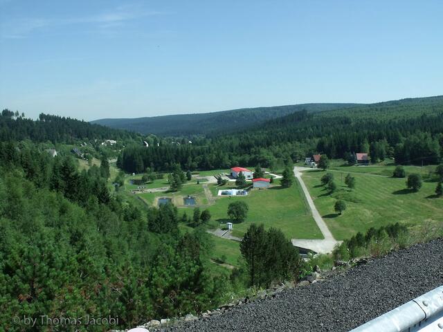 Blick von der Staumauer der Preßnitz-Talsperre (Vodni Nadrz Prisecnice).