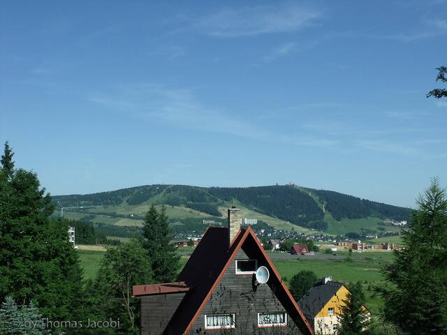 Auf dem Weg vom Klinovec nach Medenec: Blick zum Fichtelberg.