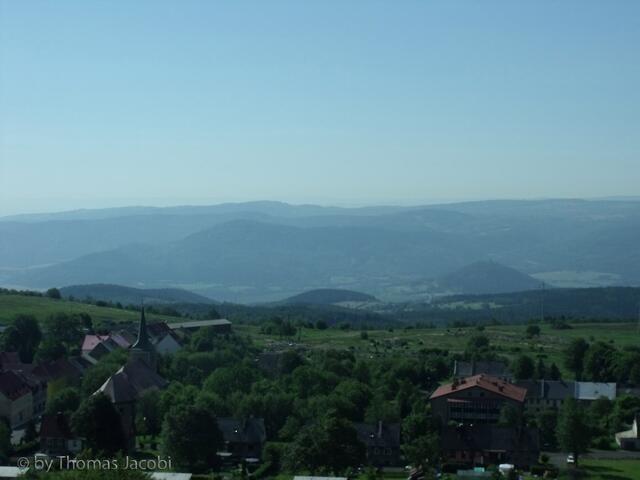 Auf dem Mednik. Blick über Medenec nach Böhmen.