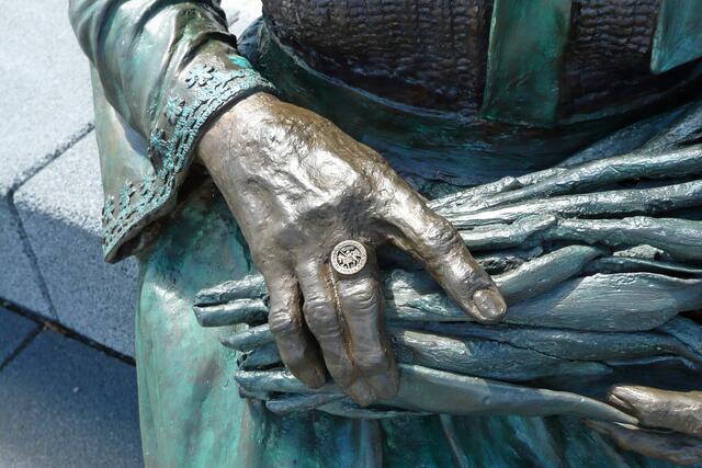 1993 zeichnete Schwerin Bertha Klingberg mit dem Ehrenring aus.