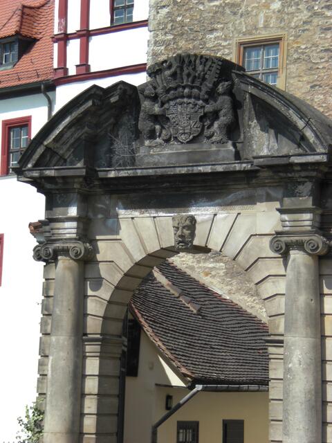Portal mit Wappen von Anhalt