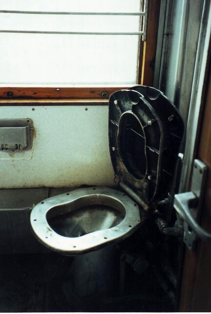 Toilette - Freiluft-Öffnung nach unten ...