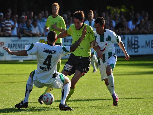 Nach einer halben Stunde verloren die Gastgeber den Respekt und spielten mutig nach vorne