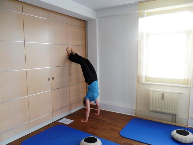 Die Yoga-Lehrerin macht sich fit für den langen Tag