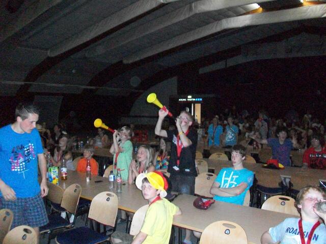 Ohne Vuvuzela ging's auch in Falling nicht