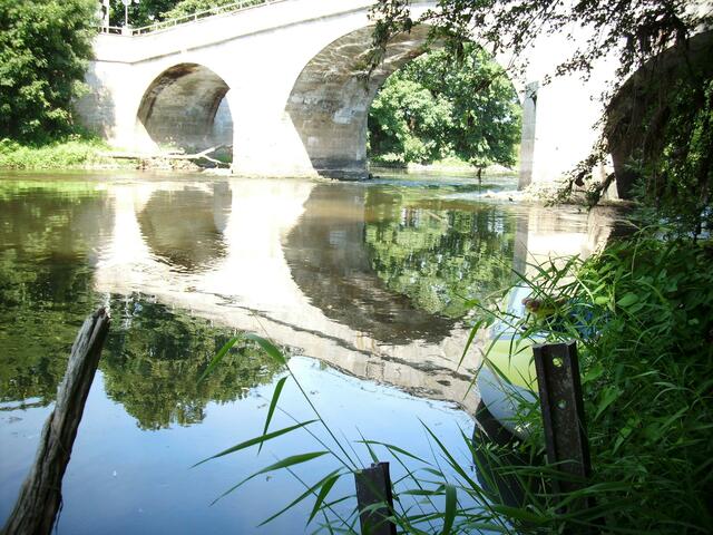 Einsetz und Umsetzstelle vor der Brücke und hinter dem Stauwehr