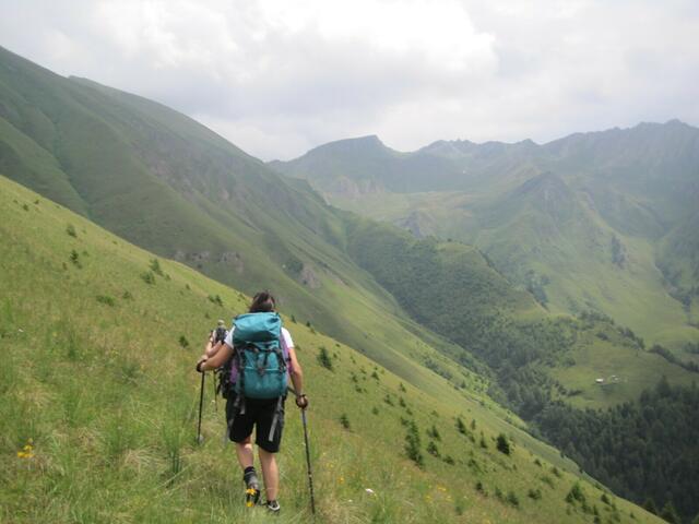 Querfeldein am Hang entlang Richtung Gansörscharte.