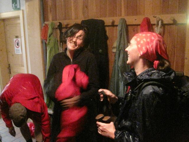 Endlich an der Hütte - patschnass.