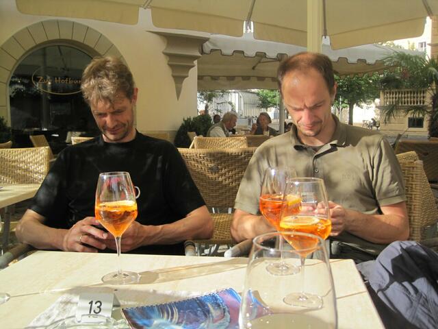 Nachricht an die Frauen zu Hause: "Uns geht's gut!"