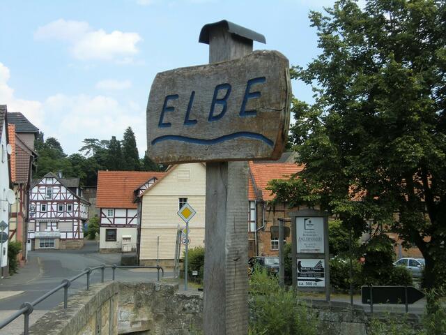 Durch Elbenberg bei Naumburg fließt die Elbe.