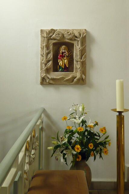 Ältestes Kunstwerk der Propsteikirche ist die spätgotische Figurengruppe, die die Kirchenpatronin St. Anna zeigt.