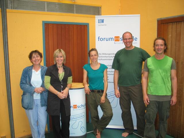 Konrektorin Rosmarie Gumpp, die Vertreterin der LEW, Sarah Hieber, Fred Brunner, Michael Gleich.