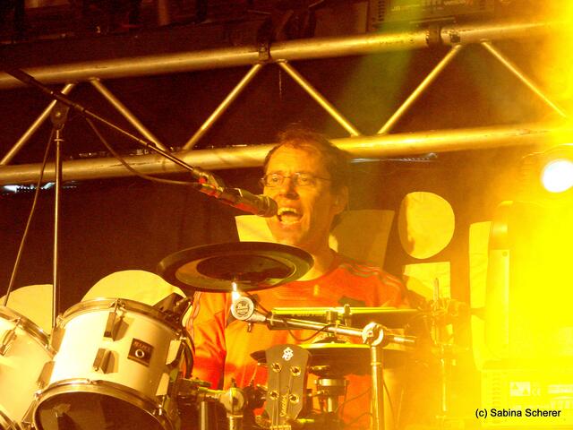Dolce Vita - Mike Riedmaier an den Drums ...