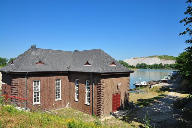 Altes Schleusengebäude am Vorhafen