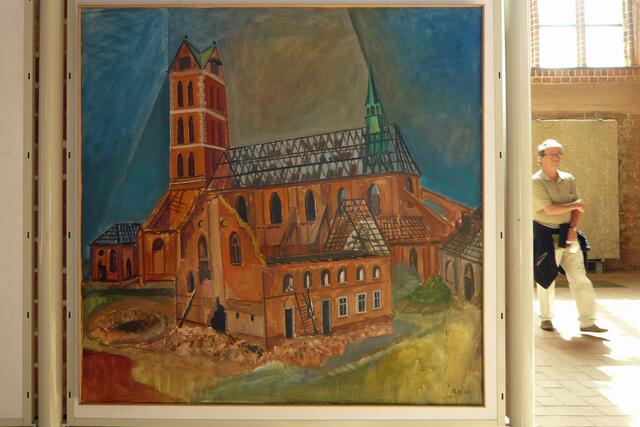 Mit diesem Bild der 1945 schwer beschädigten Marienkirche dokumentierte Rolf Möller den Zustand, wie er sich vor der Sprengung des Kirchenschiffs 1960 darbot.