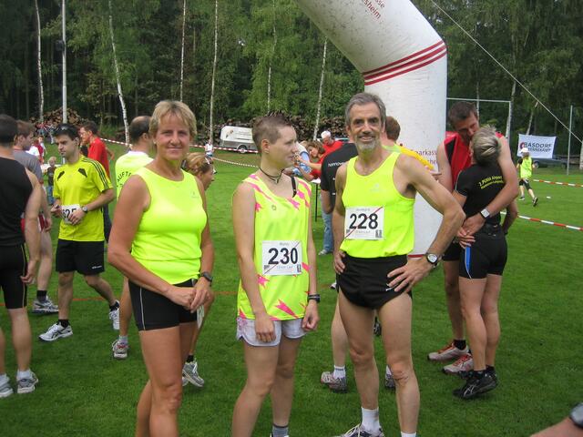 Durch den Zieleinlauf müssen wir noch durch