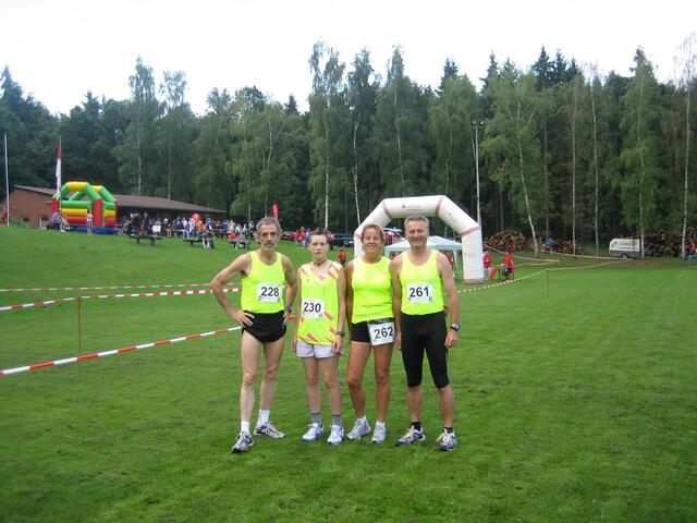 Vor dem Start: Reinhard, Mandy, Birgit und Jürgen