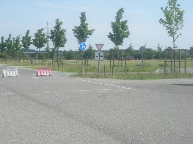 Alltägliche Verkehrssituationen werden geprobt.