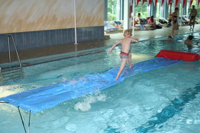 Gar nicht so leicht: Über's-Wasser-Gehen mit der Laufmatte