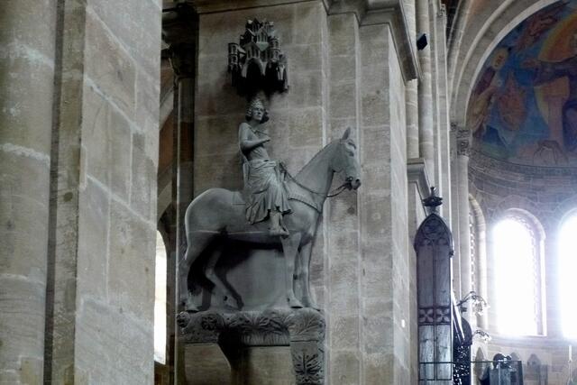 Beim berühmten Bamberger Reiter (um 1240) soll es sich der Überlieferung nach um König Stephan den Heiligen von Ungarn handeln.