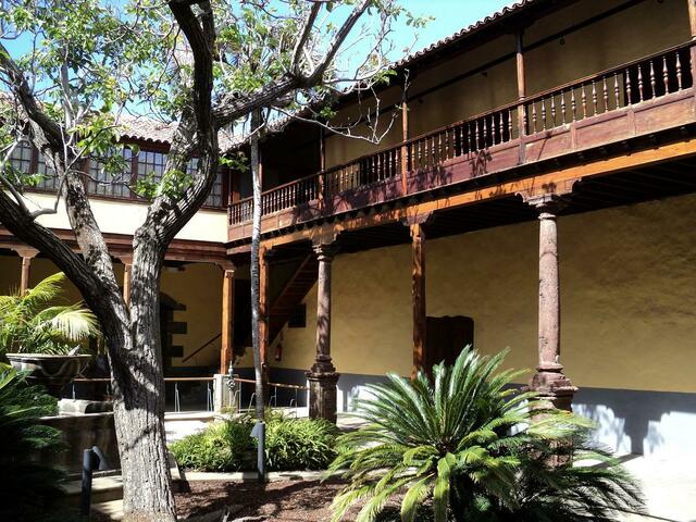 INNENHOF CASA ALHONDIGA