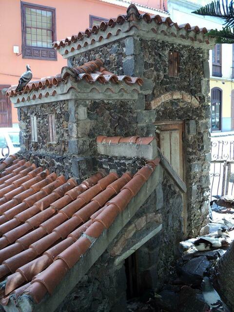 QUELLHÄUSCHEN FÜR ENTEN UND TAUBEN